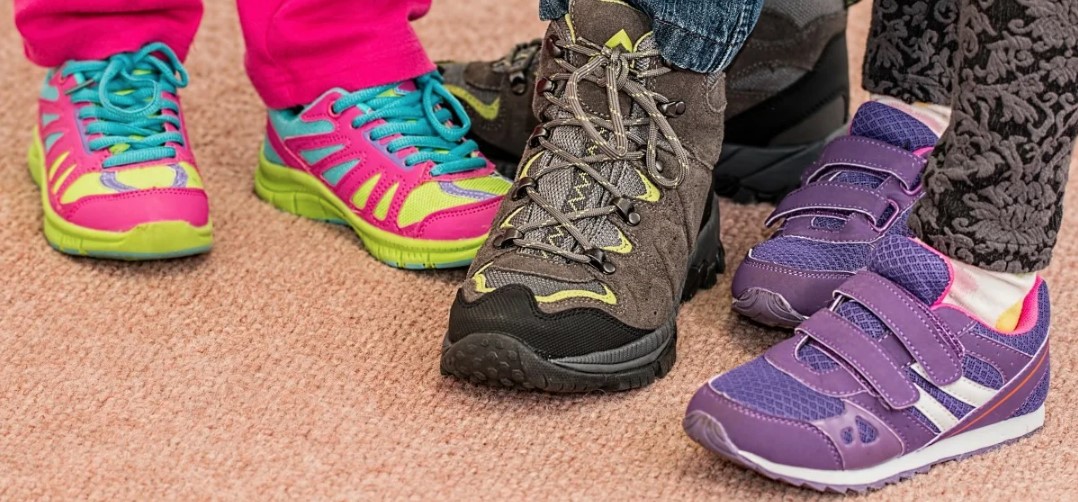 Дитячі кросівки оптом – модне взуття для юних споживачів-02